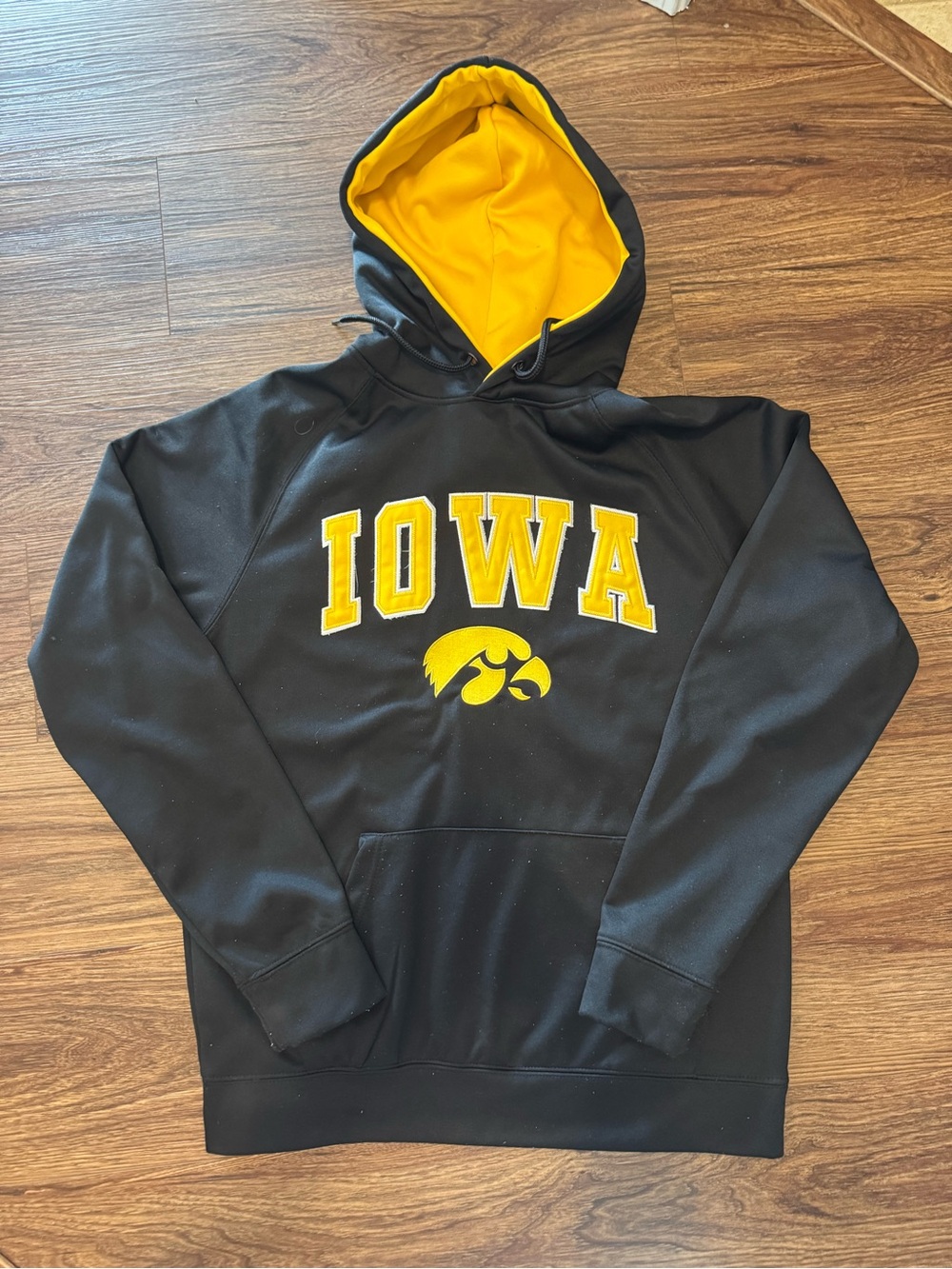 Colosseum Black & Yellow Iowa Hoodie